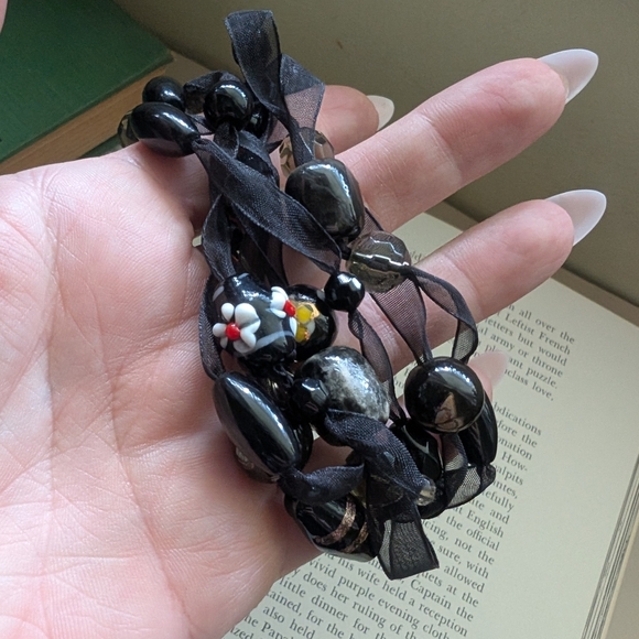 Elegant Black Beaded Bracelet - Picture 5 of 13